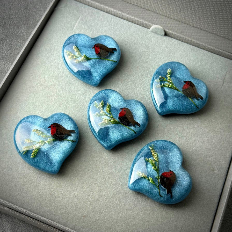 Wavy Heart Robin Pebble