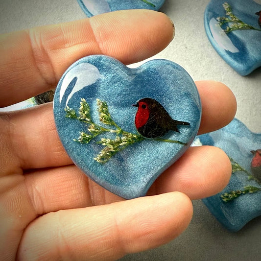 Wavy Heart Robin Pebble