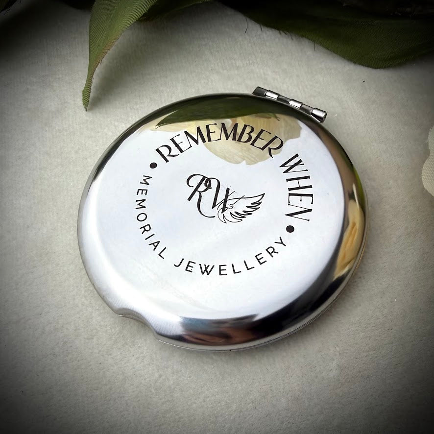 The Everclose Compact Mirror