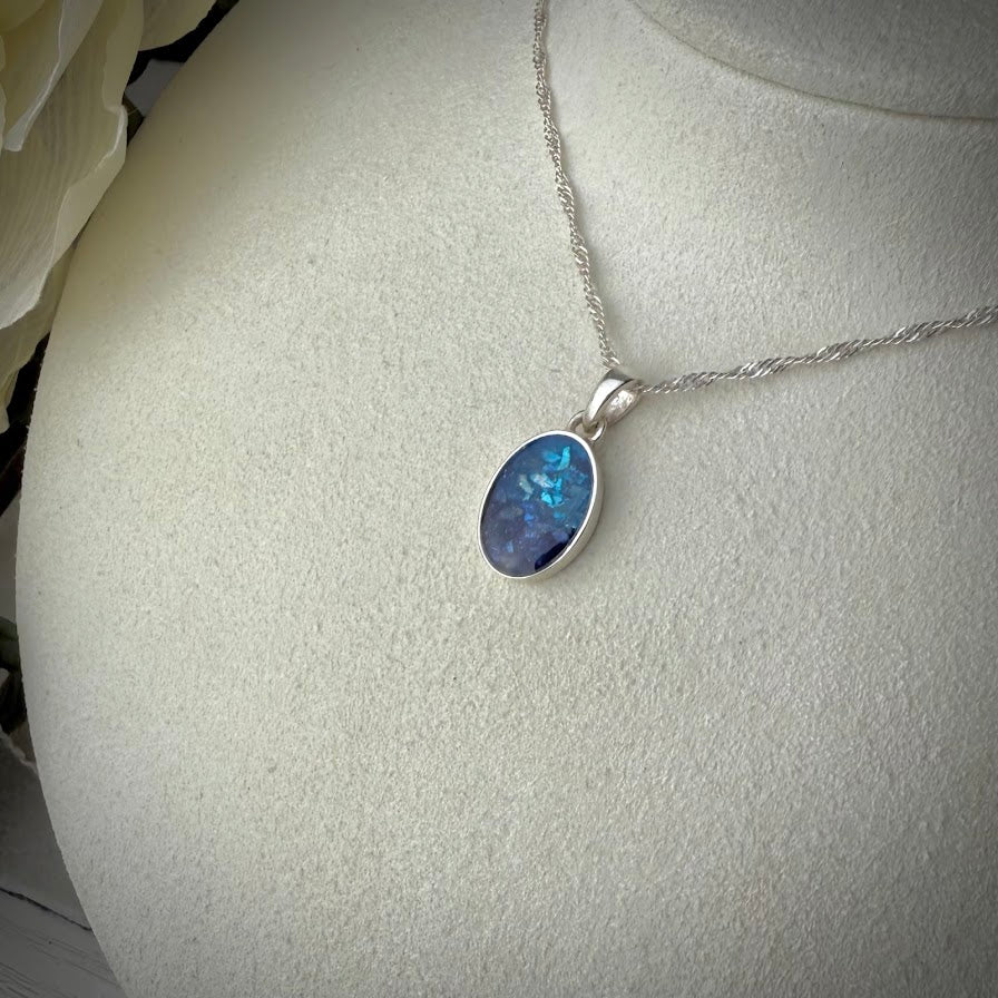 The Classic Oval Pendant