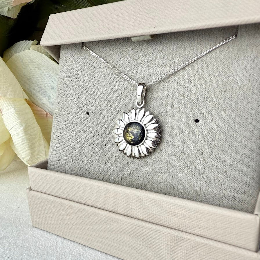 Daisy Pendant