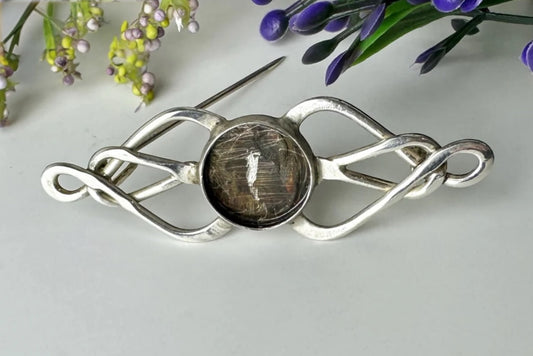 Vintage Twist Brooch / Pin