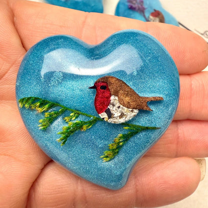 Wavy Heart Robin Pebble