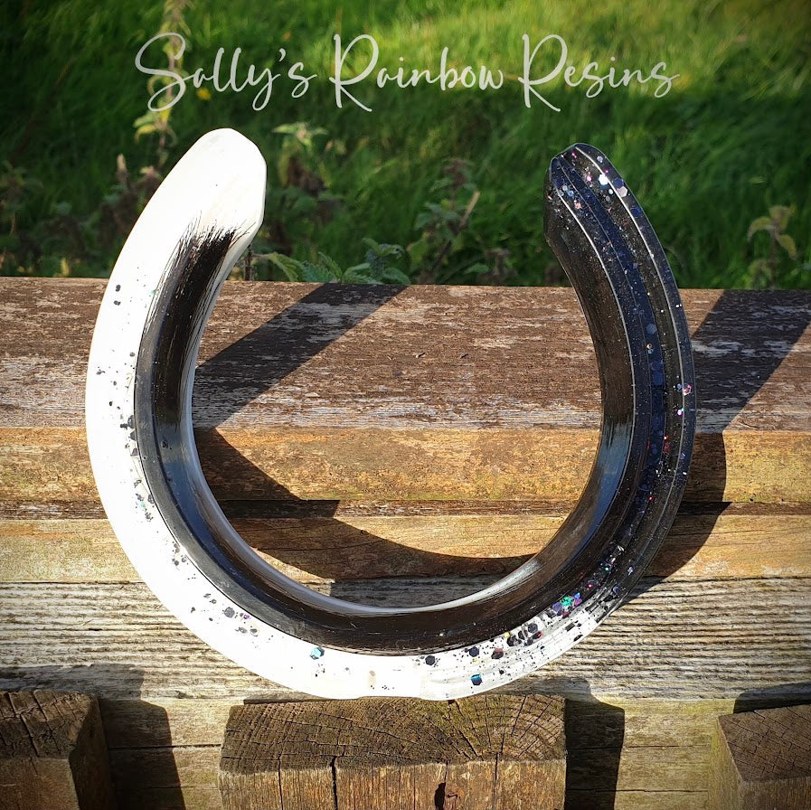 Single Horsehair / Ashes Horseshoe