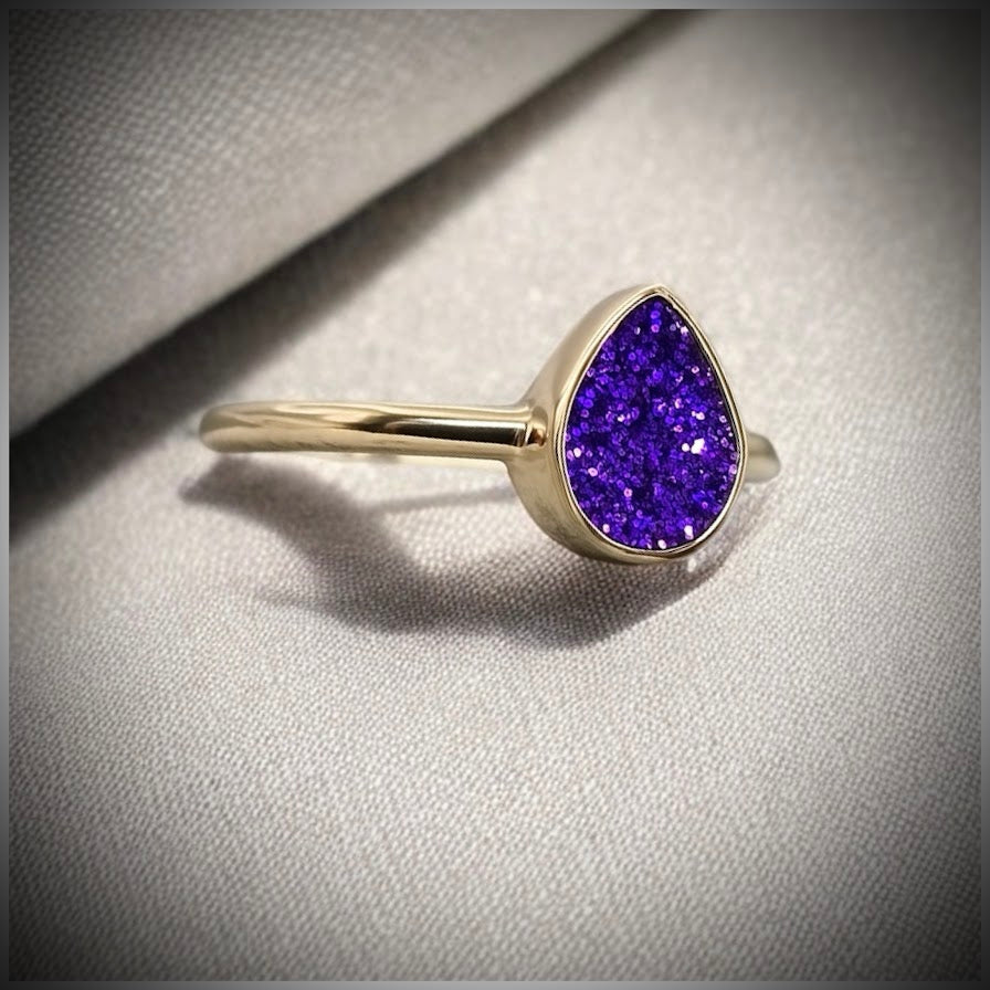 9ct Gold Teardrop Ring