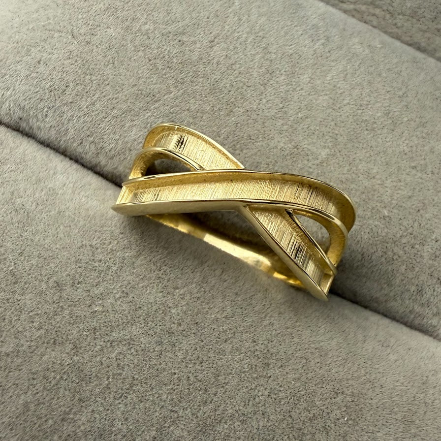 9ct Yellow gold Simple Infinity Ring - Size P Only