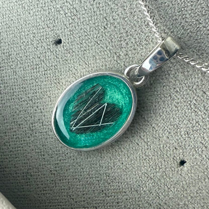 The Simple Oval Pendant