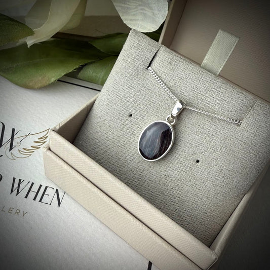The Simple Oval Pendant