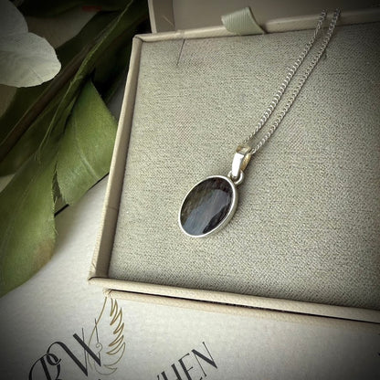 The Simple Oval Pendant