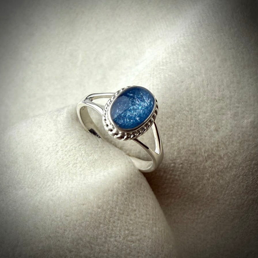 Rope Edged Oval Ring
