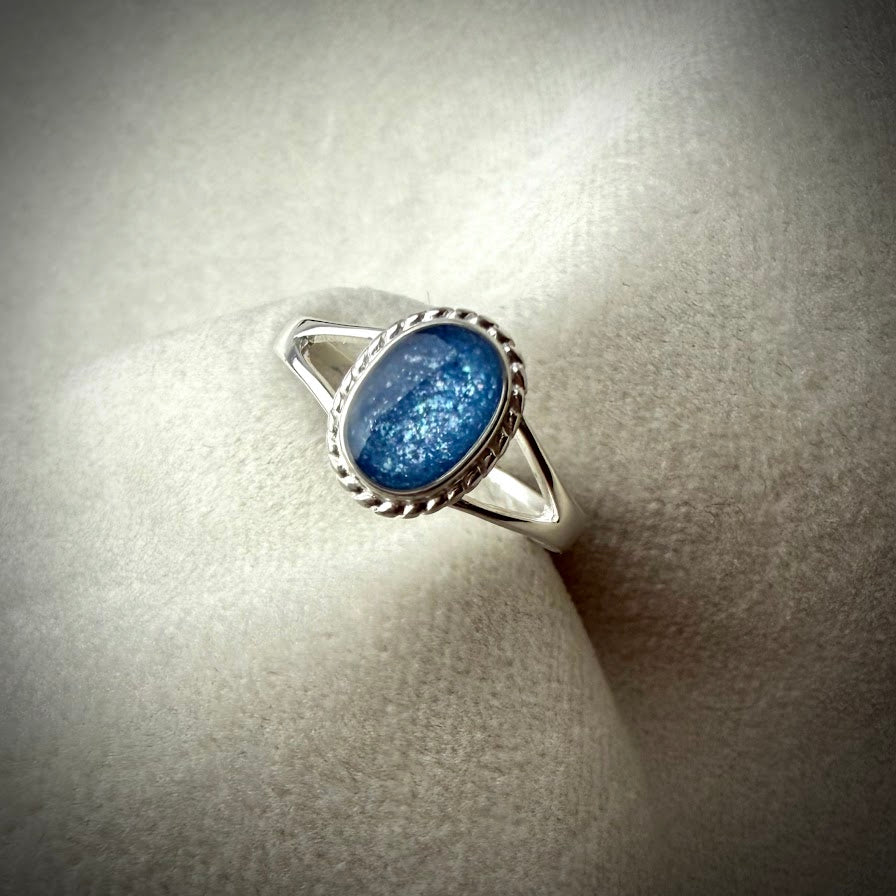 Rope Edged Oval Ring