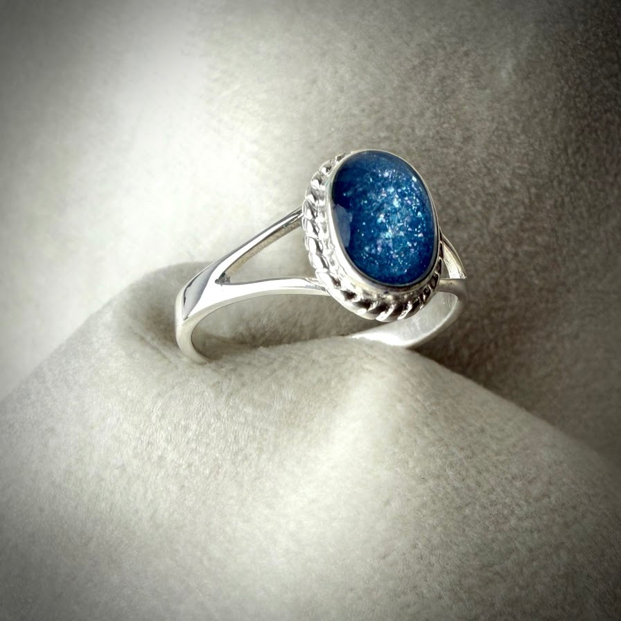 Rope Edged Oval Ring