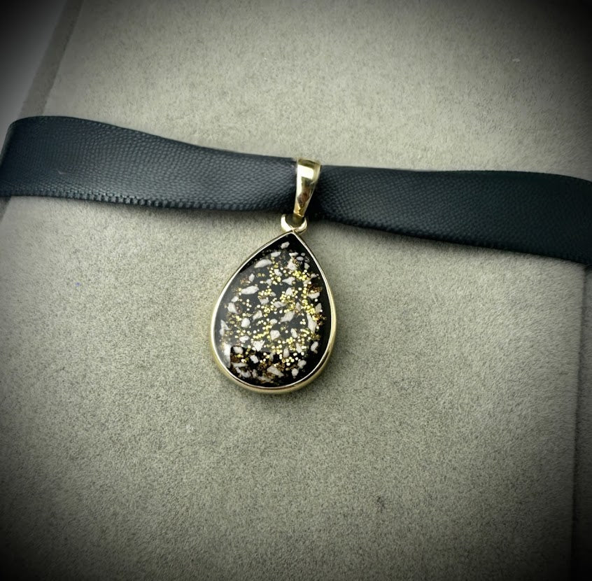 9ct Yellow Gold Teardrop Pendant