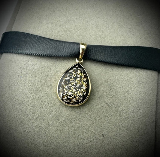 9ct Yellow Gold Teardrop Pendant