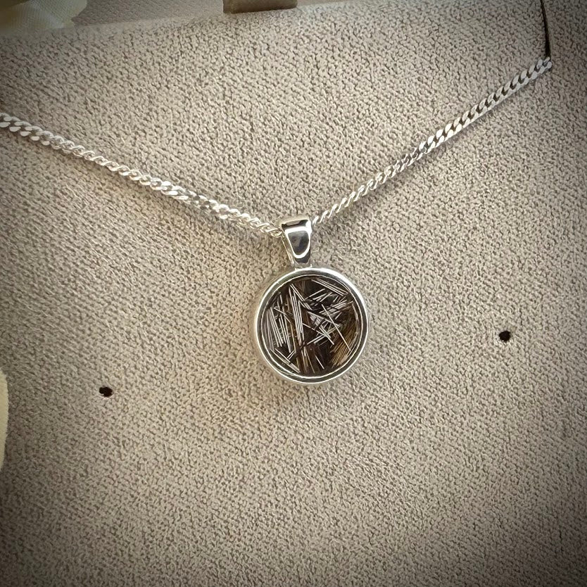 The Luna Pendant