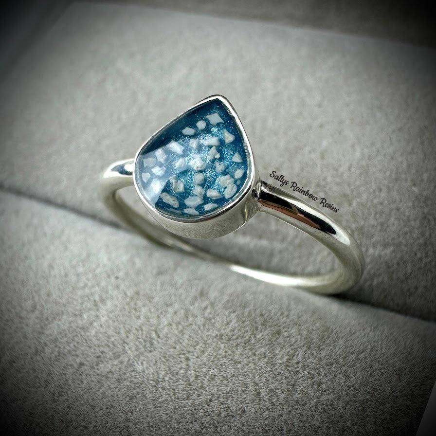 9ct Gold Teardrop Ring