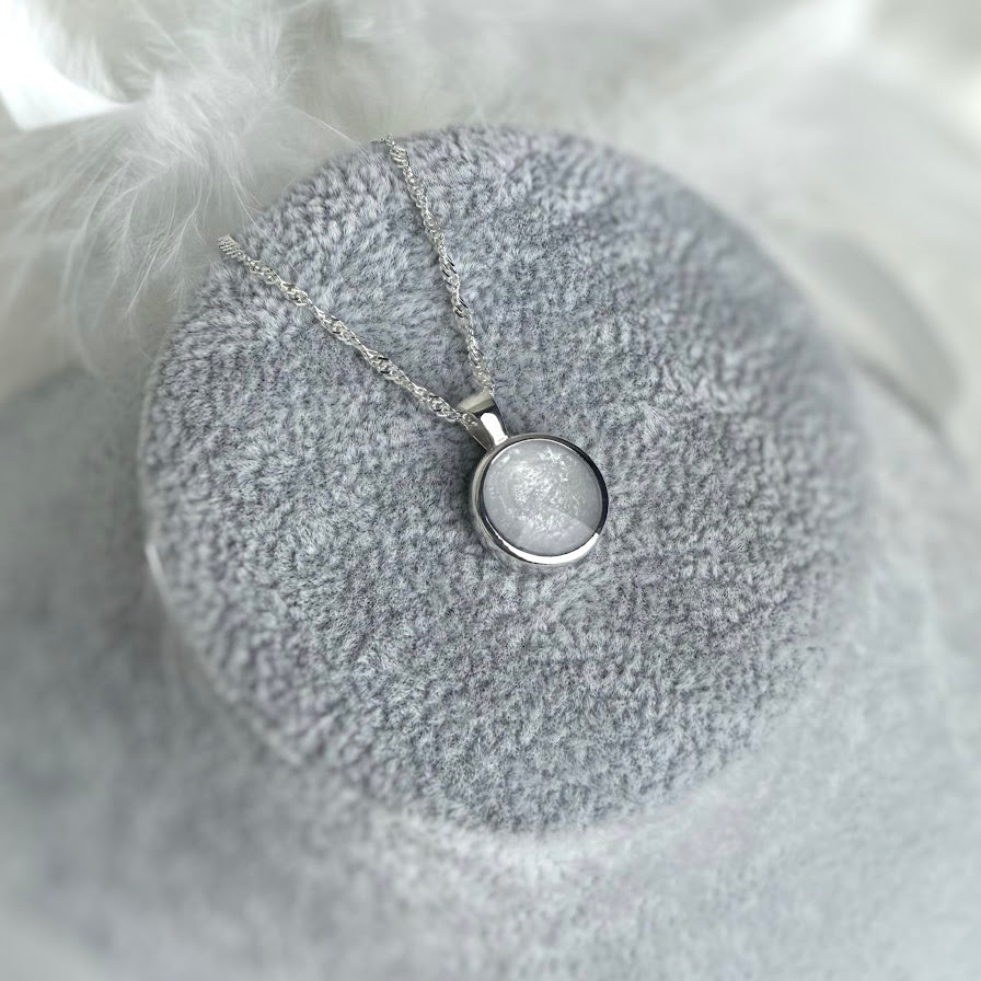 The Luna Pendant