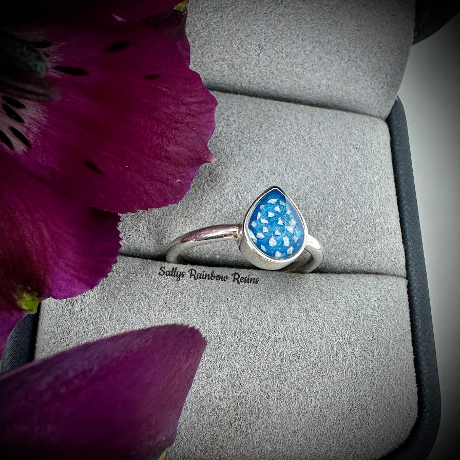 9ct Gold Teardrop Ring