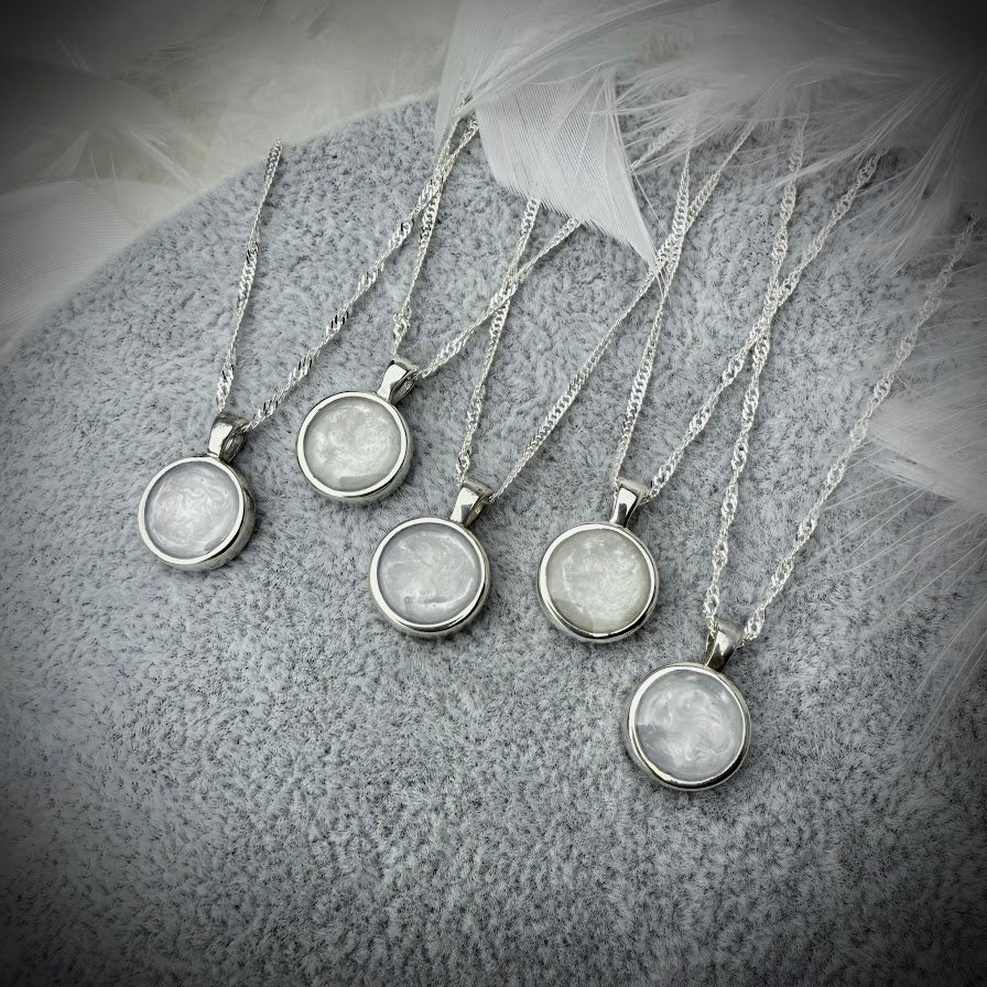 The Luna Pendant