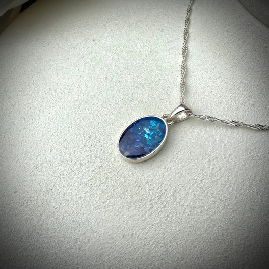 The Classic Oval Pendant