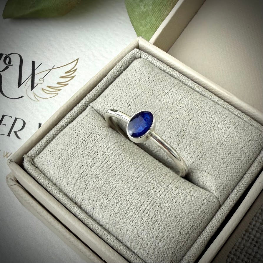Petite Oval Ring