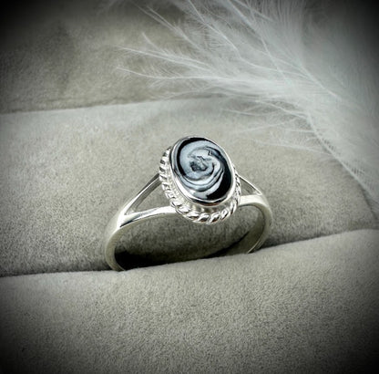Rope Edged Oval Ring