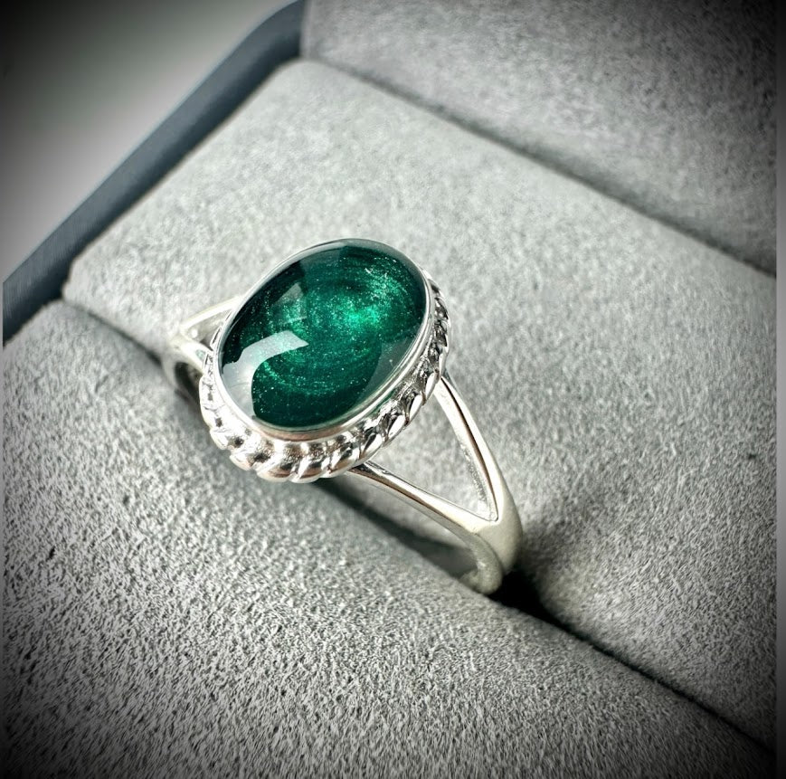 Rope Edged Oval Ring