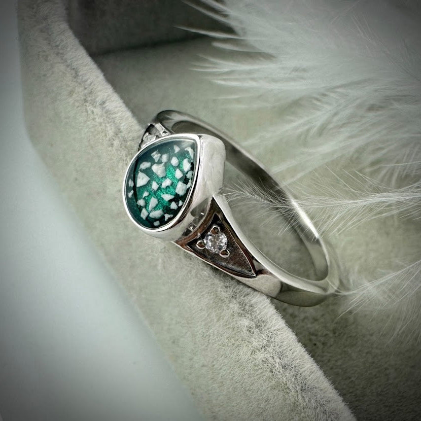 9ct Gold CZ Teardrop Ring