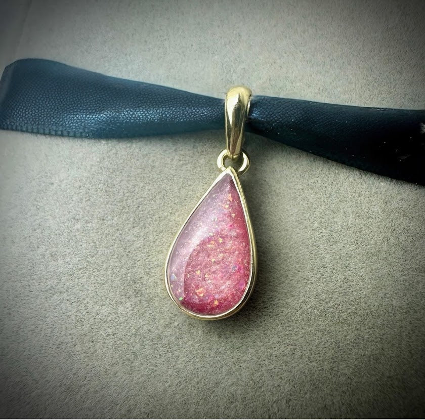 9ct Yellow Gold Petite Teardrop Pendant