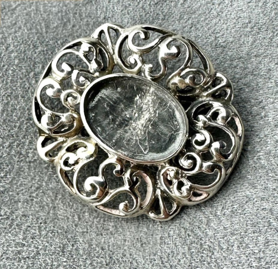 Vintage Flower Brooch / Pin