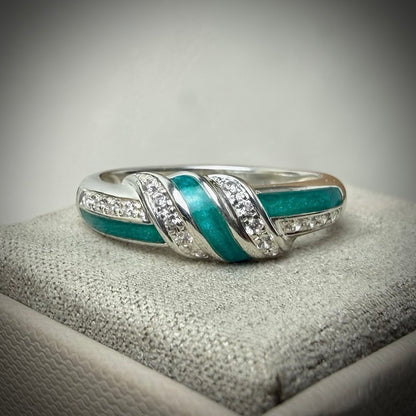 The Everlasting Love Knot Ring